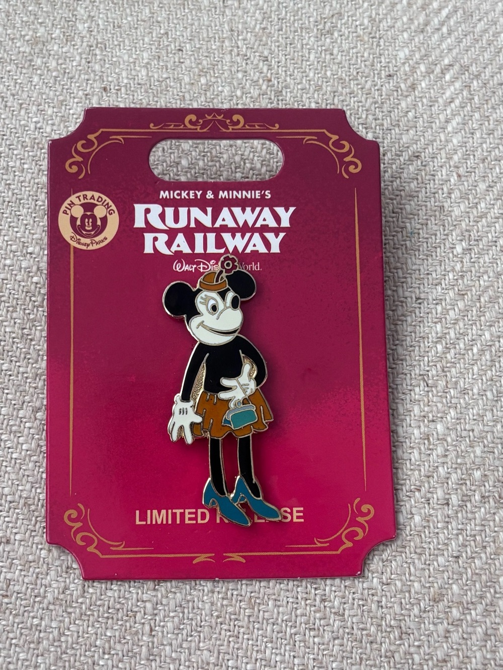 Disney D23 Expo Minnie Mouse Signature Pin Set + Disney x Boxed Lunch Pin - Picture 6 of 10